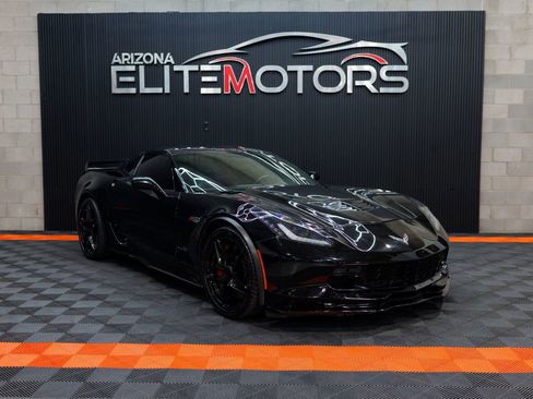 Used 2019 Chevrolet Corvette Z06 w/ Z07 Performance Package RWD image 2