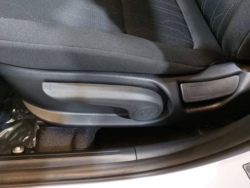 Certified 2025 Hyundai Venue SE FWD image 30