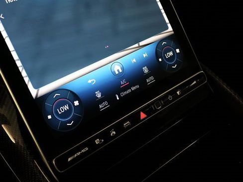 Used 2022 Mercedes-Benz SL 63 AMG 4MATIC w/ Driver Assistance Package image 27