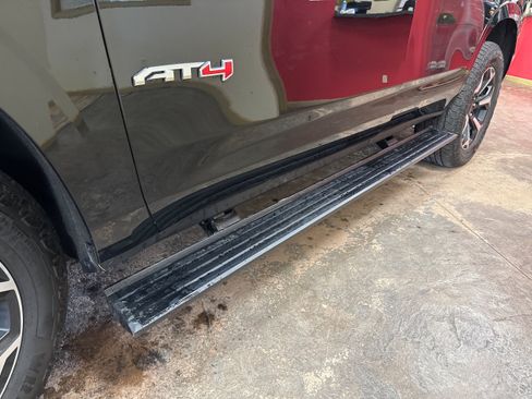 Used 2025 GMC Yukon AT4 w/ AT4 Premium Plus Package AWD/4WD image 7