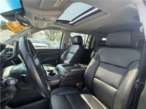 Used 2018 Chevrolet Suburban LT w/ Luxury Package RWD image 18