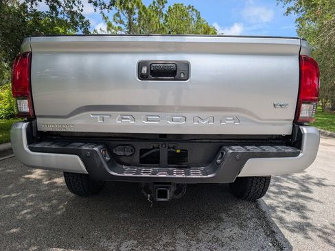Used 2022 Toyota Tacoma SR5 w/ Technology Package RWD image 6