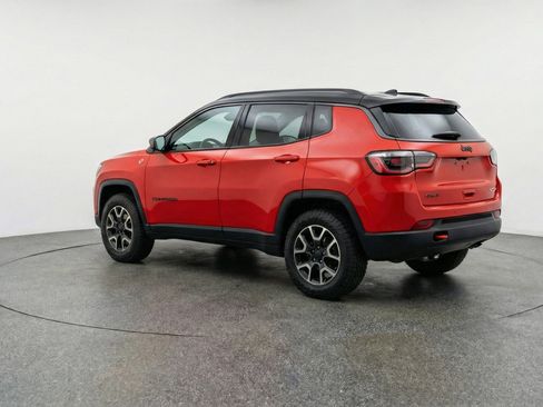 Used 2025 Jeep Compass Trailhawk image 6
