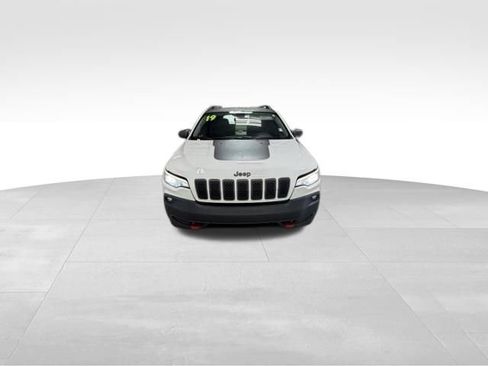 Used 2019 Jeep Cherokee Trailhawk w/ Cold Weather Group AWD/4WD image 3