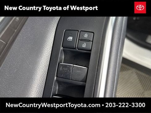 Used 2021 Toyota Highlander Platinum image 24