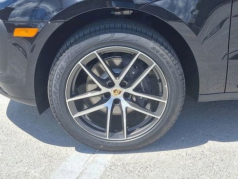Used 2025 Porsche Macan image 10