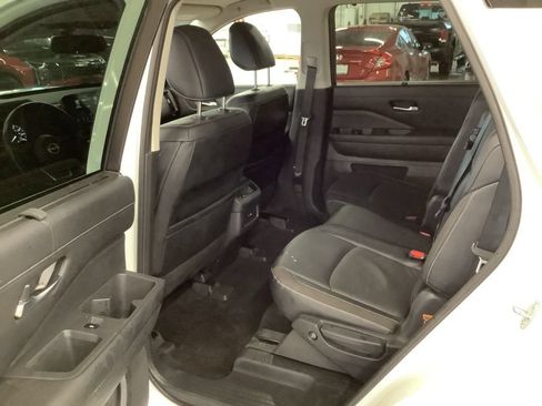 Used 2022 Nissan Pathfinder SL AWD/4WD image 15