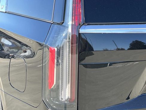 Used 2021 Cadillac Escalade Premium Luxury w/ Performance Package image 10