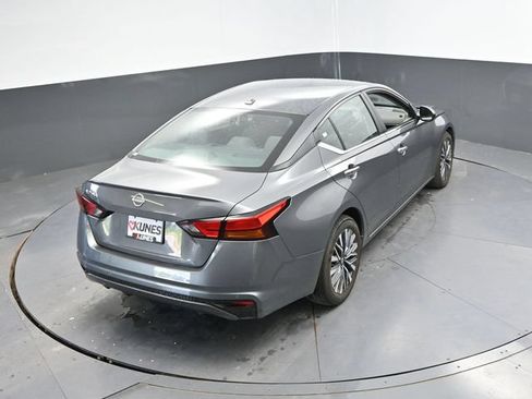 Used 2025 Nissan Altima 2.5 SV FWD image 34