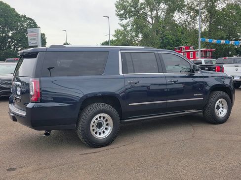 Used 2019 GMC Yukon XL Denali w/ Denali Ultimate Package AWD/4WD image 37