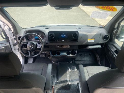 Used 2023 Mercedes-Benz Sprinter 2500 image 19