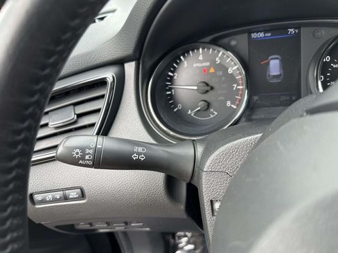 Used 2019 Nissan Rogue SV w/ Premium Package AWD/4WD image 28