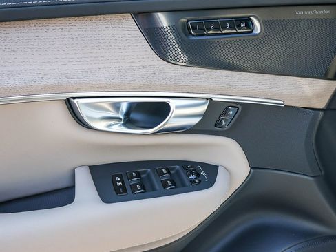 New 2026 Volvo XC90 B6 Ultra w/ Protection Package image 32