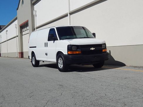 Used 2005 Chevrolet Express 1500 image 2