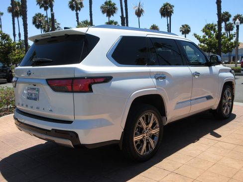 Used 2023 Toyota Sequoia Capstone AWD/4WD image 4