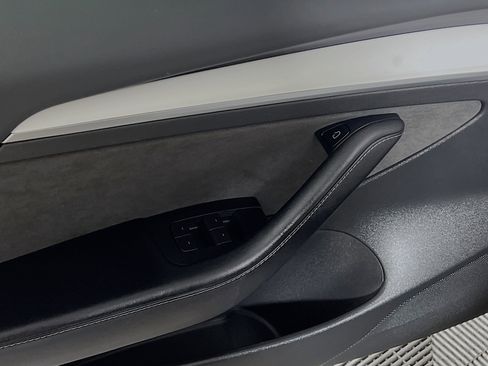 Used 2023 Tesla Model 3 Standard Range image 17