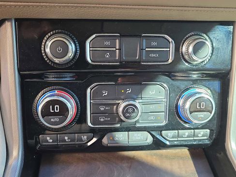 Used 2021 GMC Yukon Denali w/ Denali Premium Package image 19