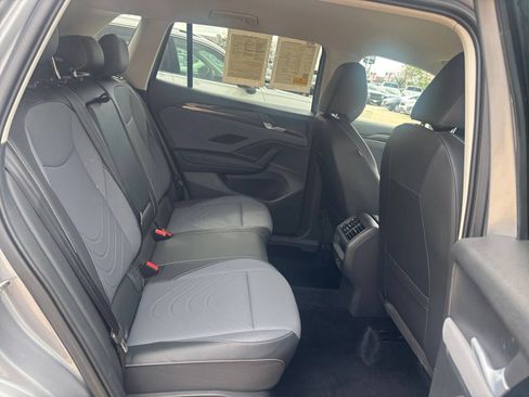 Used 2026 Volkswagen Tiguan SE AWD/4WD image 27