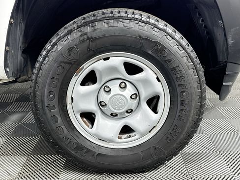 Used 2019 Toyota Tacoma SR image 28