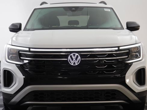New 2026 Volkswagen Atlas Peak Edition image 21
