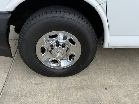 Used 2019 Chevrolet Express 2500 w/ Driver Convenience Package RWD image 12
