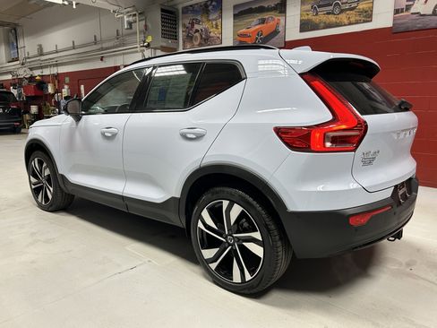 Used 2025 Volvo XC40 B5 Ultra w/ Climate Package image 9
