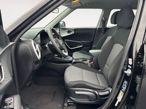 Used 2023 Kia Soul LX w/ Option Group 015 image 16