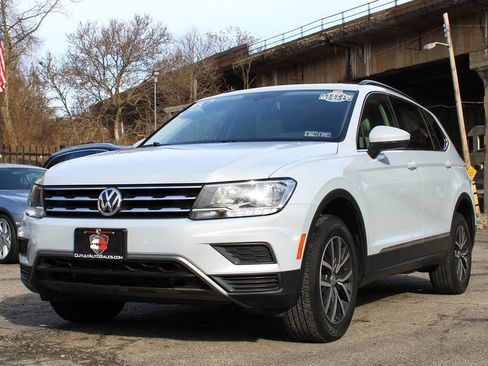 Used 2018 Volkswagen Tiguan SE image 3