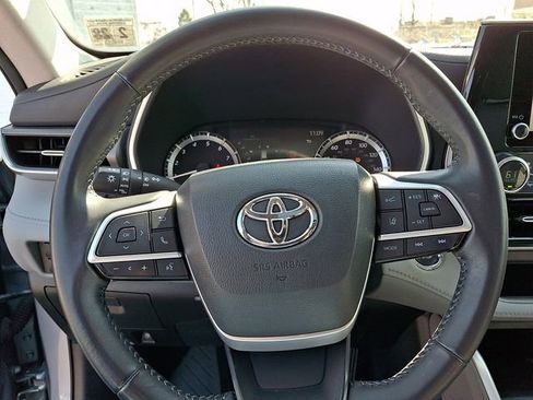 Used 2023 Toyota Highlander XLE image 22