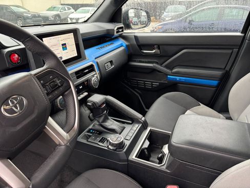 Used 2025 Toyota Tacoma TRD Off-Road image 40
