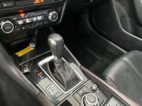 Used 2018 MAZDA MAZDA3 Touring image 12