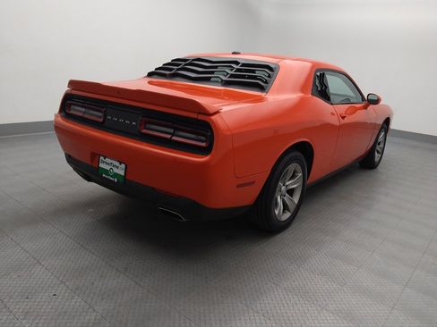 Used 2021 Dodge Challenger SXT w/ Driver Convenience Group RWD image 9