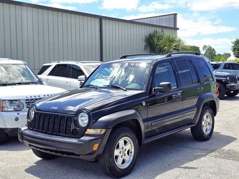 Used 2006 Jeep Liberty Sport AWD/4WD image 2