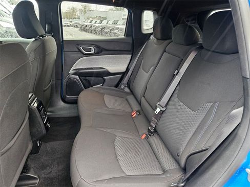 Certified 2025 Jeep Compass Sport image 15