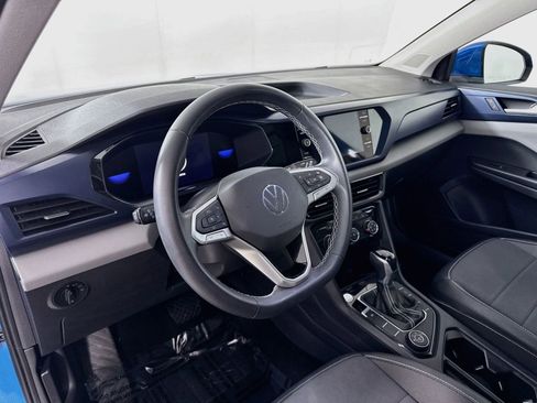 Certified 2023 Volkswagen Taos SE w/ Panoramic Sunroof Package AWD/4WD image 4