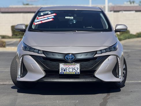 Used 2021 Toyota Prius Prime XLE image 2