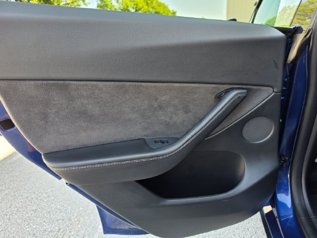 Used 2021 Tesla Model Y Long Range AWD/4WD image 25