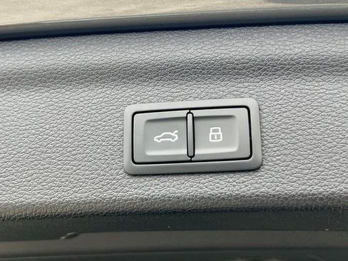 New 2025 Audi Q3 2.0T Premium image 14