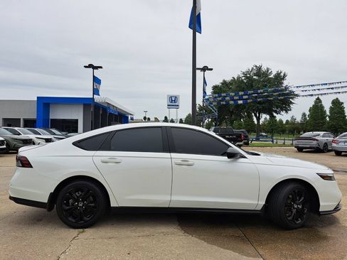 Used 2025 Honda Accord SE image 4