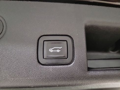 Used 2023 Chevrolet Equinox LT FWD image 19