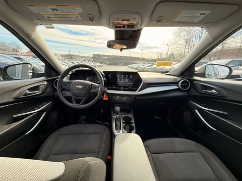 Used 2024 Chevrolet Trax LS image 17