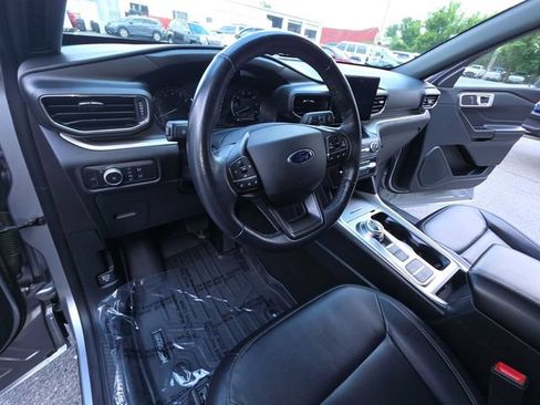 Used 2020 Ford Explorer XLT w/ Equipment Group 202A RWD image 18