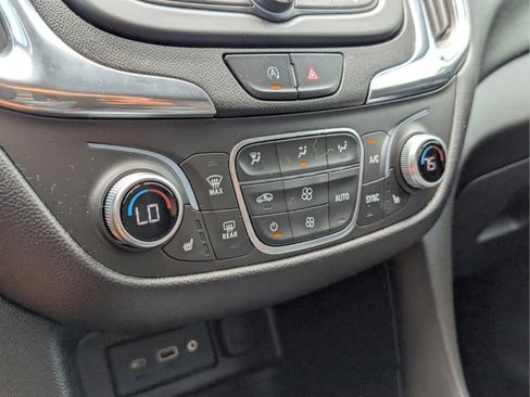 Used 2023 Chevrolet Equinox LT FWD image 18