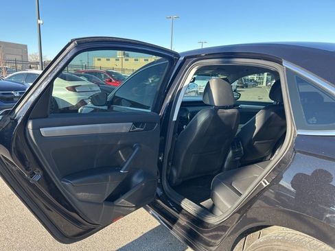 Used 2022 Volkswagen Passat 2.0T SE image 17