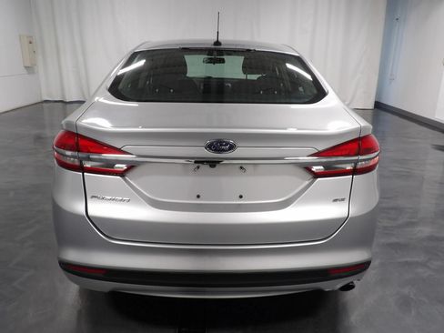 Used 2018 Ford Fusion SE FWD image 5