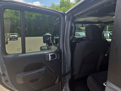 Used 2023 Jeep Wrangler Unlimited w/ Cold Weather Group AWD/4WD image 30