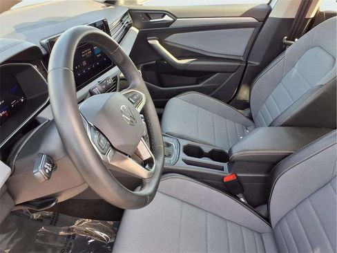 Used 2025 Volkswagen Jetta SE image 15