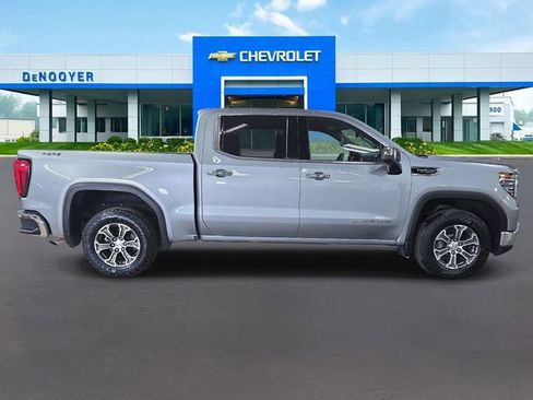 Used 2024 GMC Sierra 1500 SLT AWD/4WD image 8