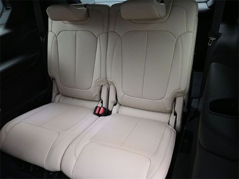 Used 2025 Jeep Grand Cherokee L Limited w/ Luxury Tech Group II image 19