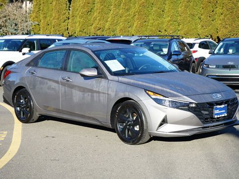 Certified 2023 Hyundai Elantra SEL w/ Preferred Accessory Package image 4